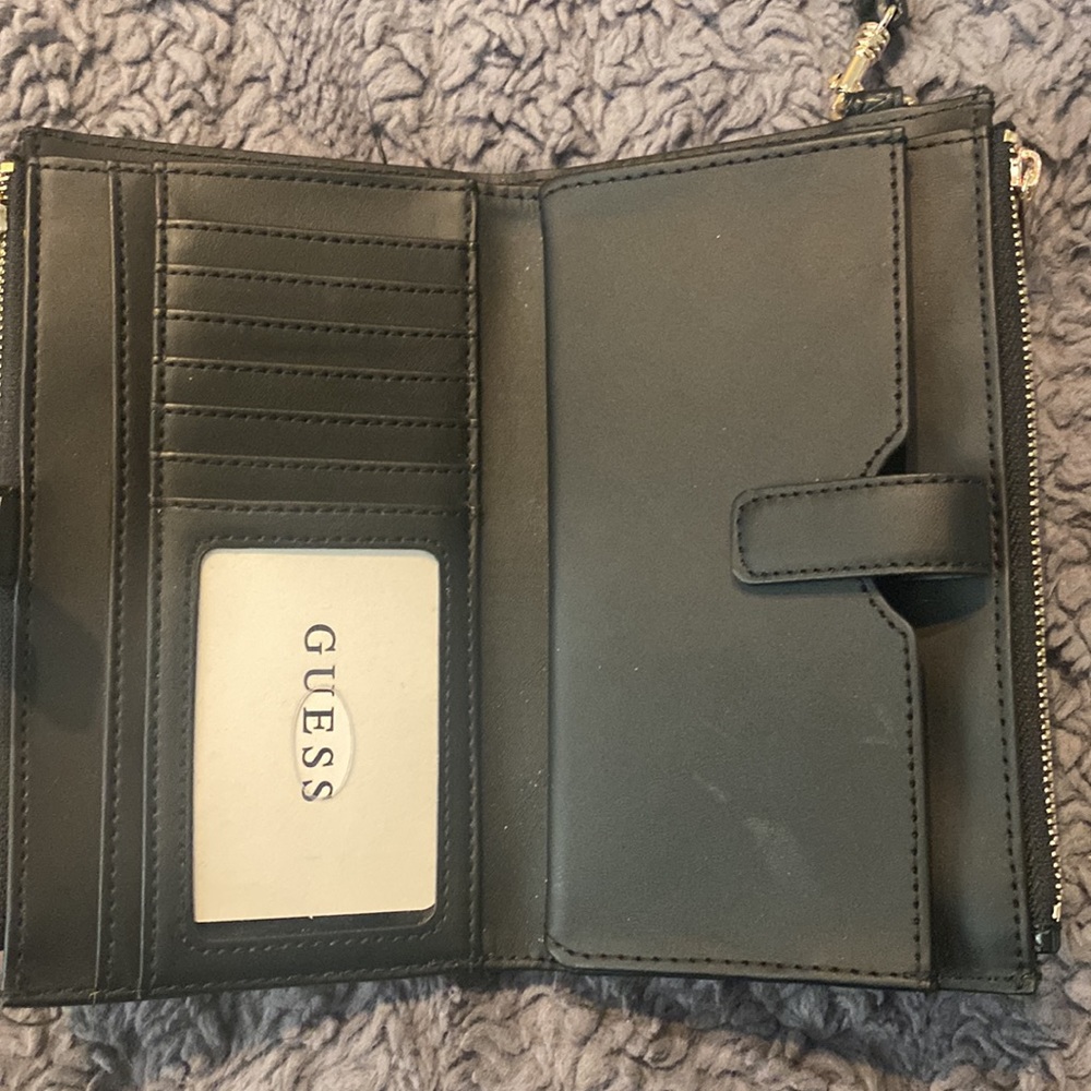 Guess Wallet - Picture 2 of 3